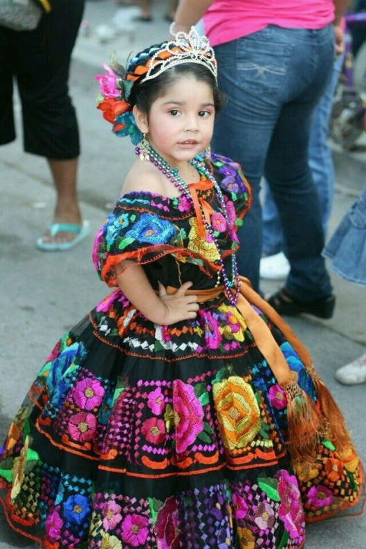 A young Chiapaneca wearing the traditional dress of Chiapas, Chiapa de Corzo, Mexico / Tierra de lo Grande